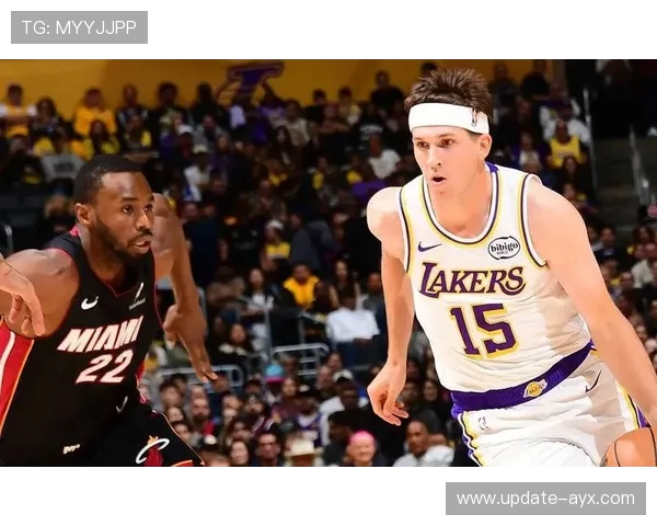 NBA球员踩线救球堪称奇迹——赛场奇迹背后的篮球智慧